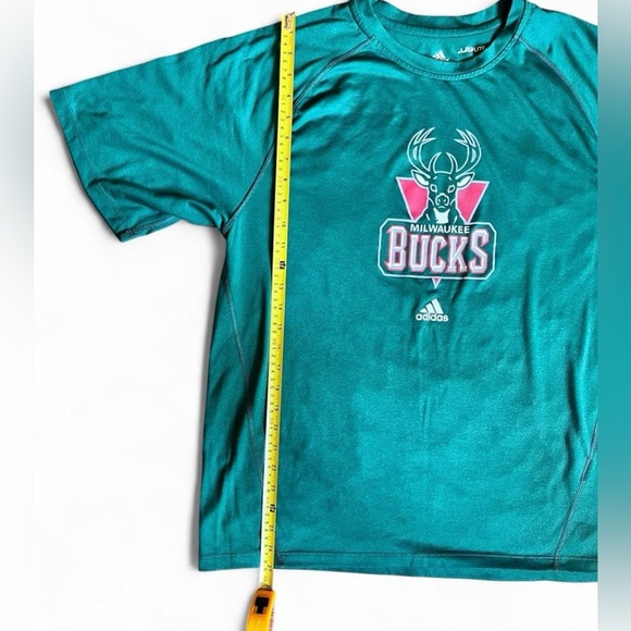 Adidas Men’s Green Milwaukee Bucks Short Sleeved Tshirt Size Large - Picture 4 of 6